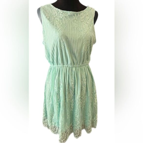 Eyeshadow mint, green lace dress size Large. ￼ - Picture 1 of 8